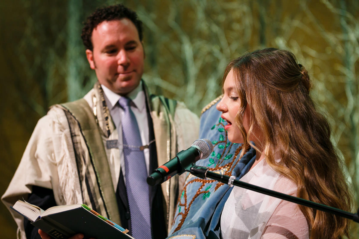 Stunning Bat Mitzvah photographs at the Brooklyn Museum by top New York Photographer Michael Jurick