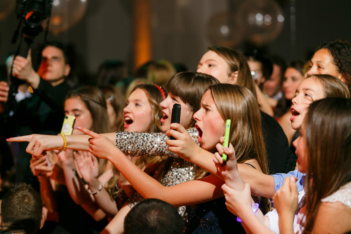 Stunning Bat Mitzvah photographs at the Brooklyn Museum by top New York Photographer Michael Jurick