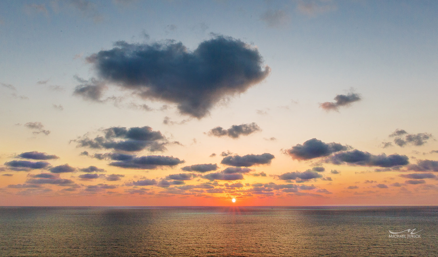 heart-shaped cloud in Israel