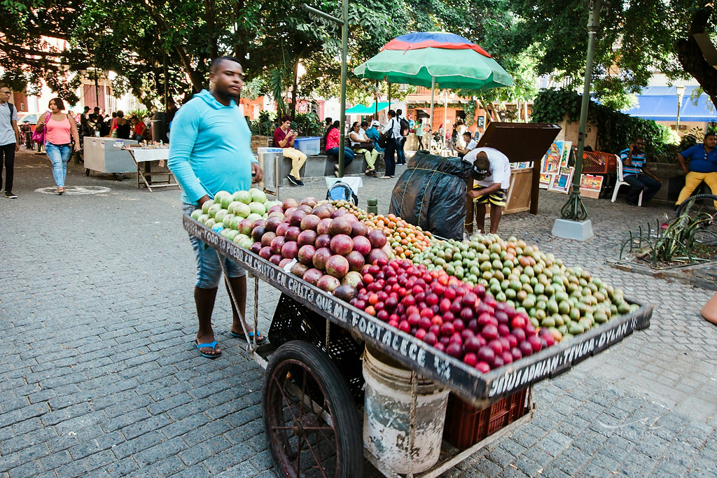 Colombia fruit stand